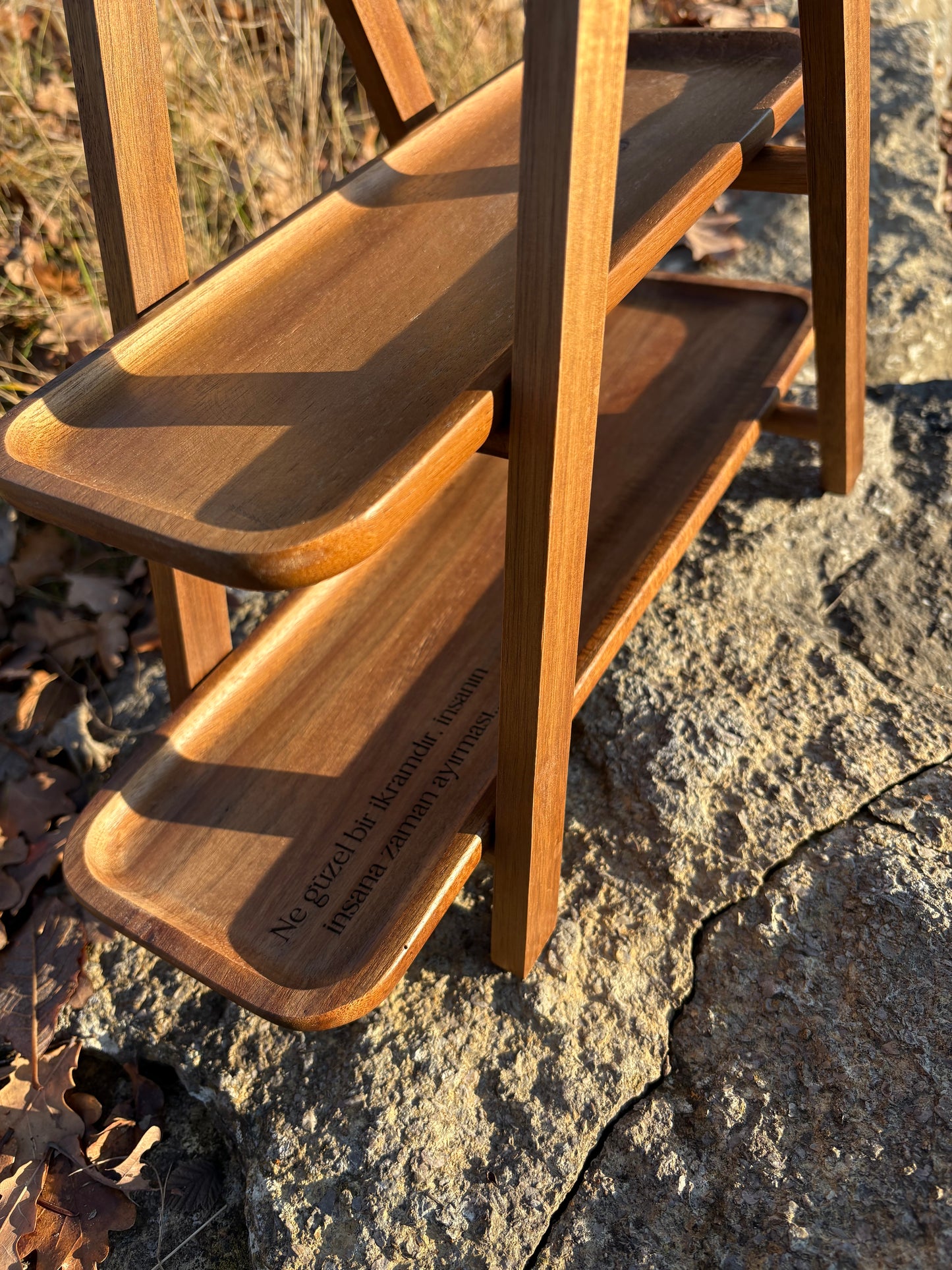 Akazie Skala Etagere mit Gravur